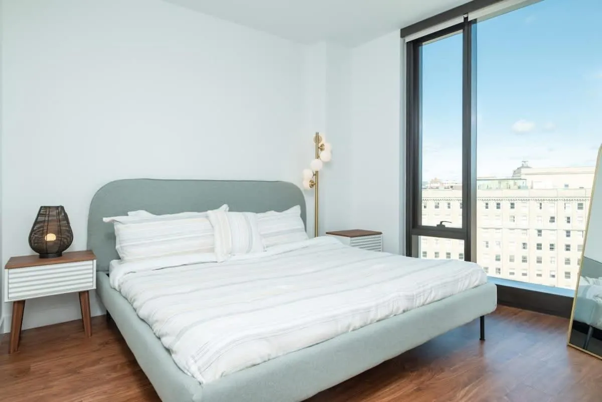 Image 2 of Back-Bay 2BR Penthouse w Roof top and GYM
