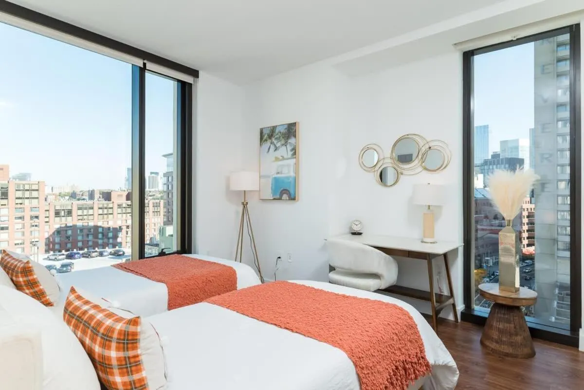 Image 2 of Back-Bay Penthouse Downtown & Parking & GYM