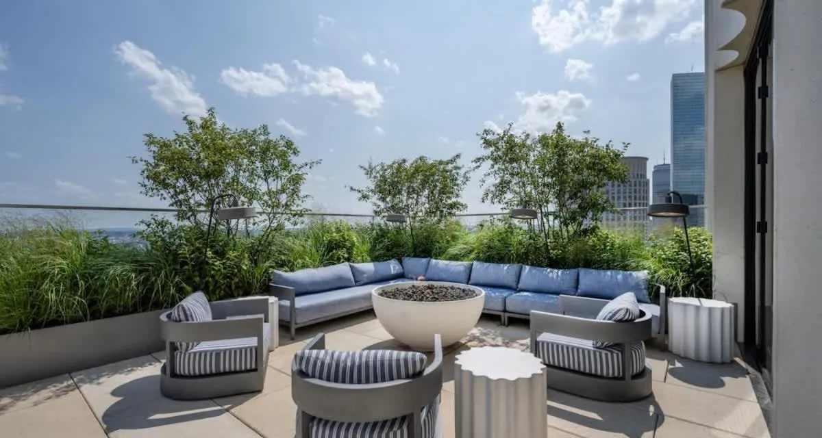 Image 4 of Back-Bay Penthouse Downtown & Parking & GYM