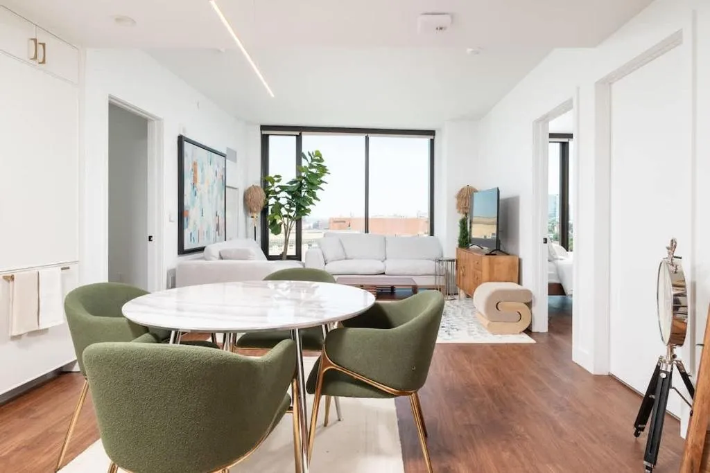 Image of Back-Bay Upscale Central Penthouse W Roof-top