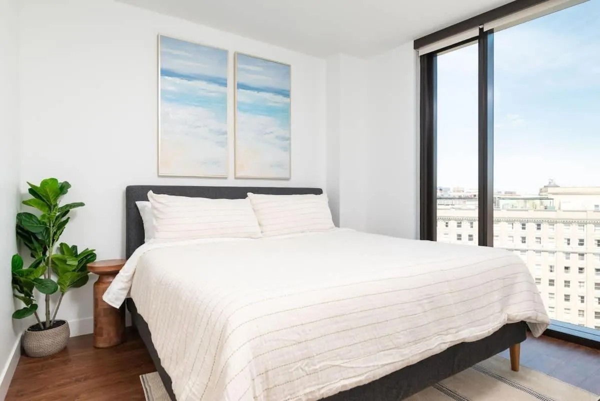 Image 1 of Back-Bay Upscale Central Penthouse W Roof-top