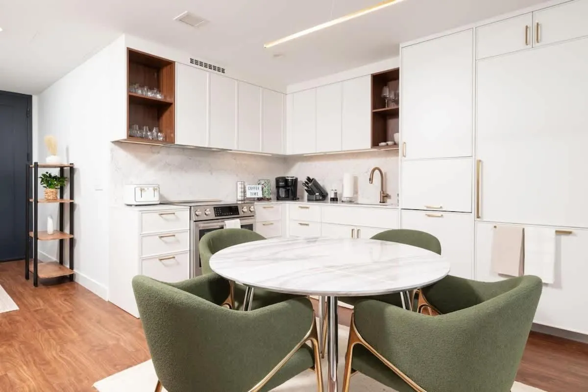 Image 6 of Back-Bay Upscale Central Penthouse W Roof-top