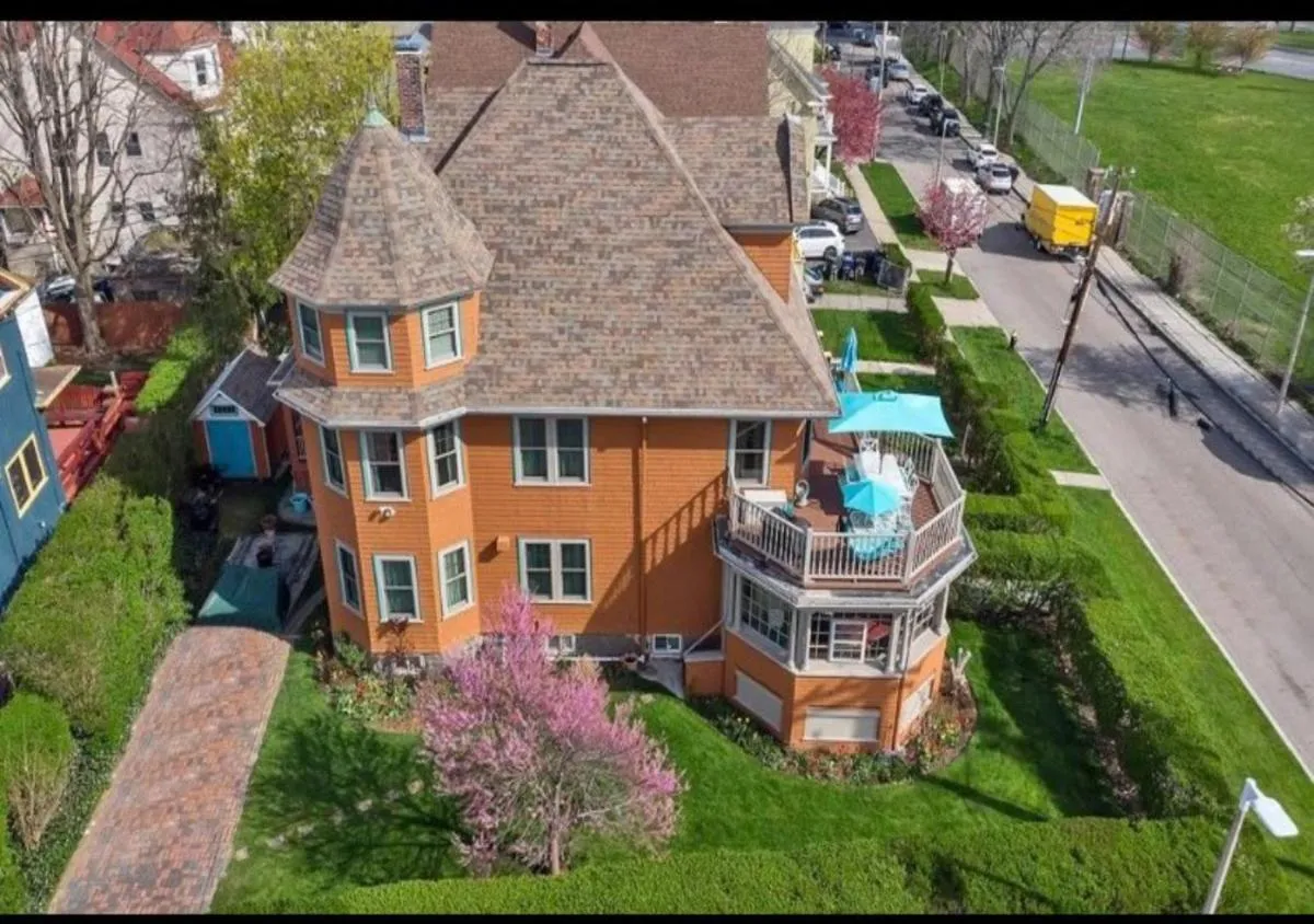 Image 1 of Beautiful Victorian house, Great Views, free parking