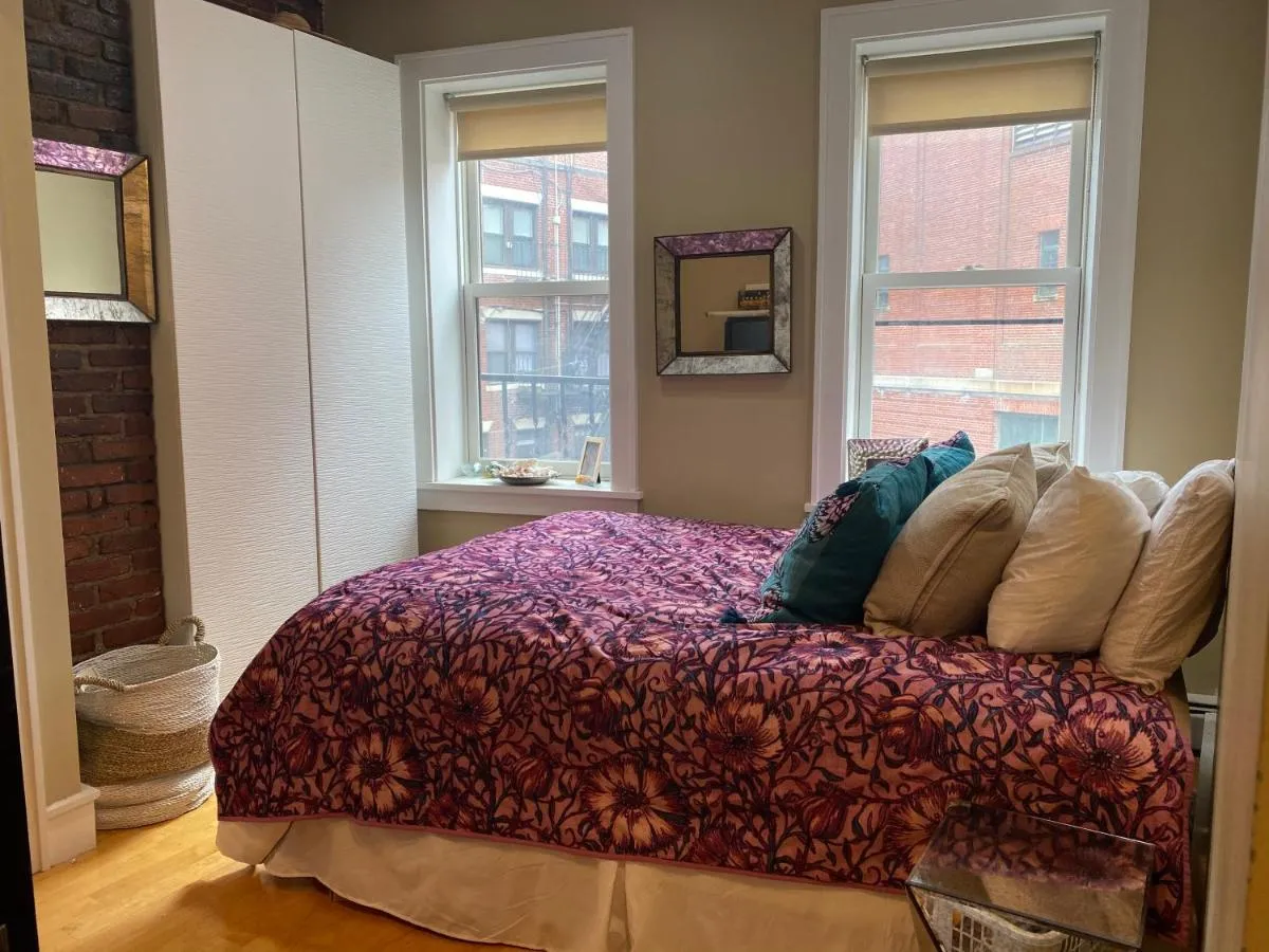 Image 2 of Boston North end Harbor View condo. FREE PARKING