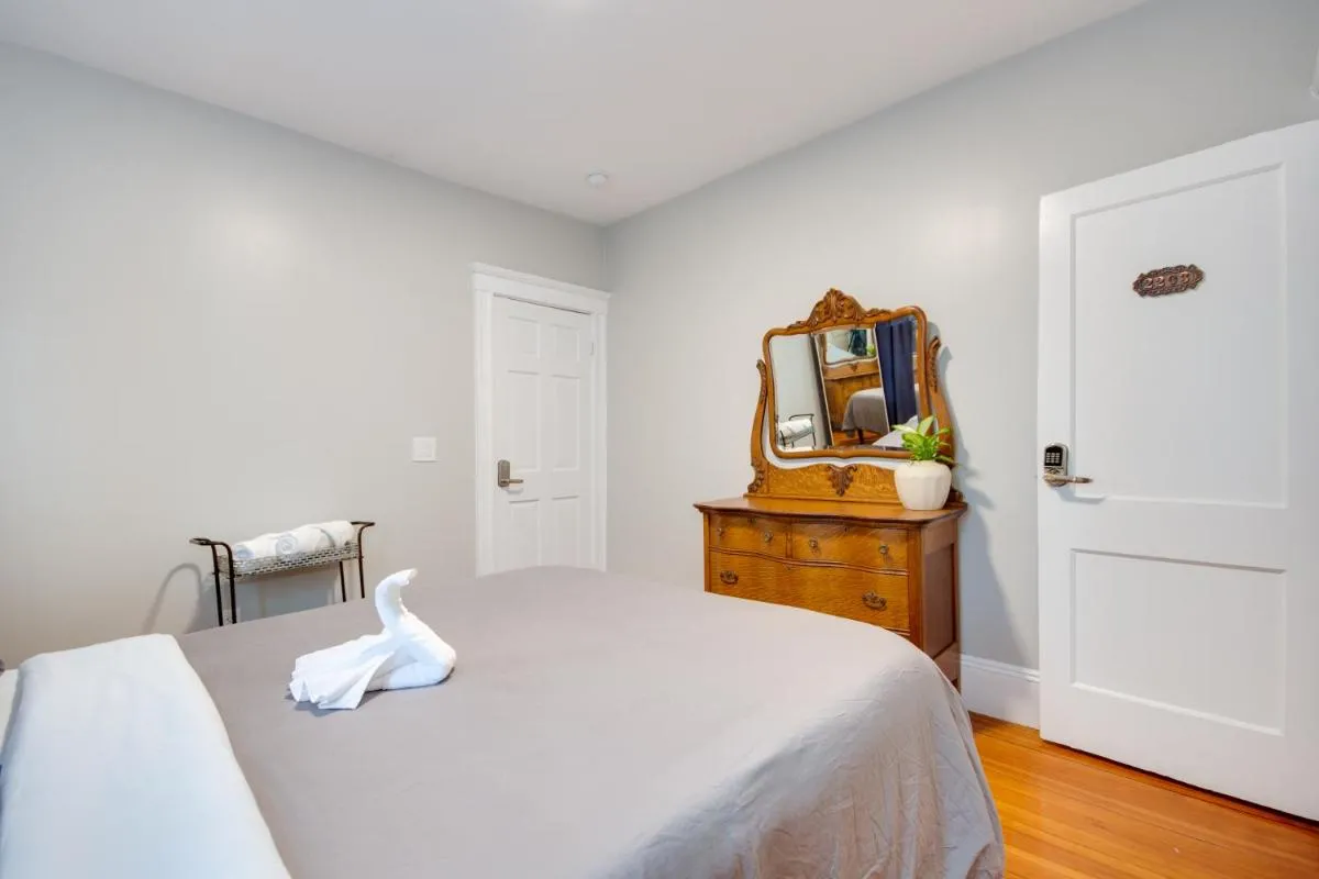 Image 2 of Boston Queen Bedroom
