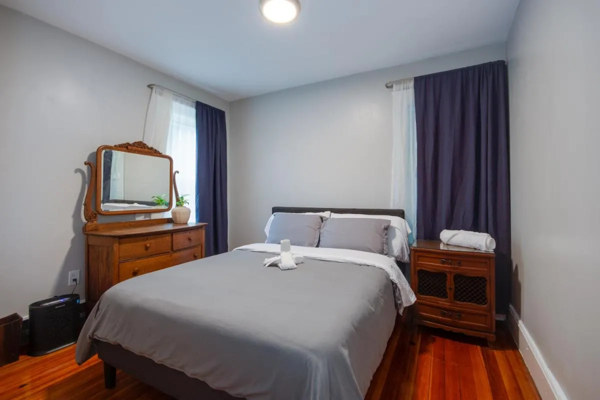 Image 4 of Boston Queen Bedroom