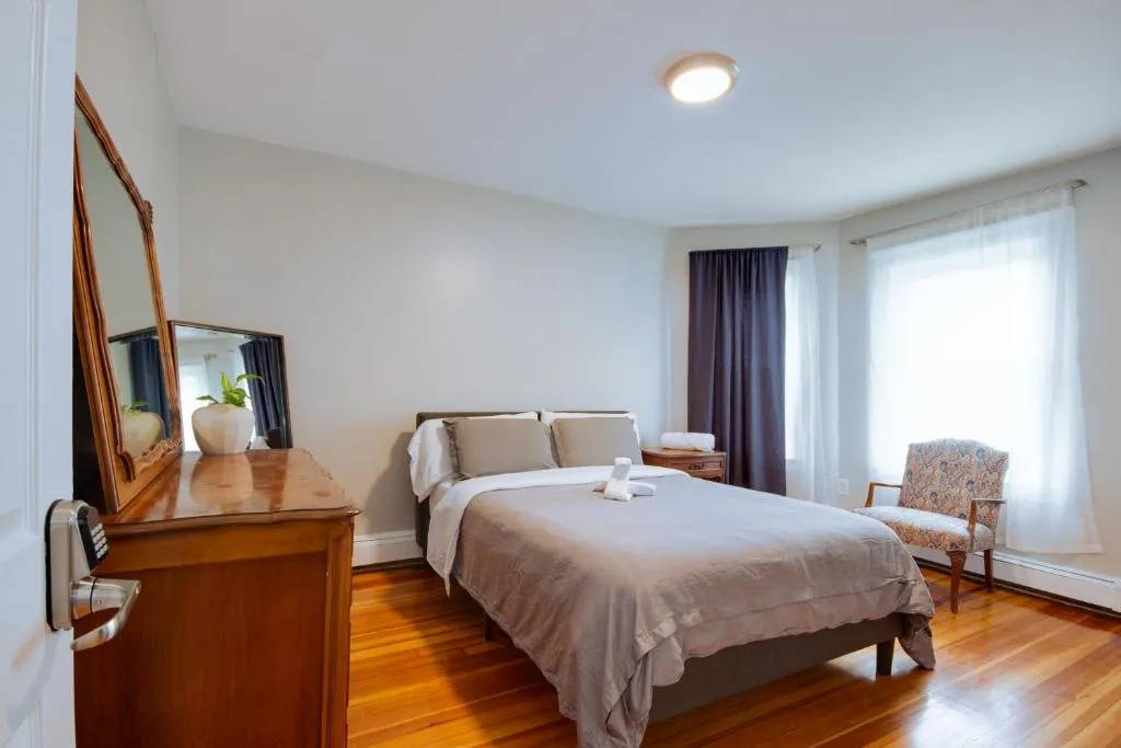 Image of Boston Queen Bedroom