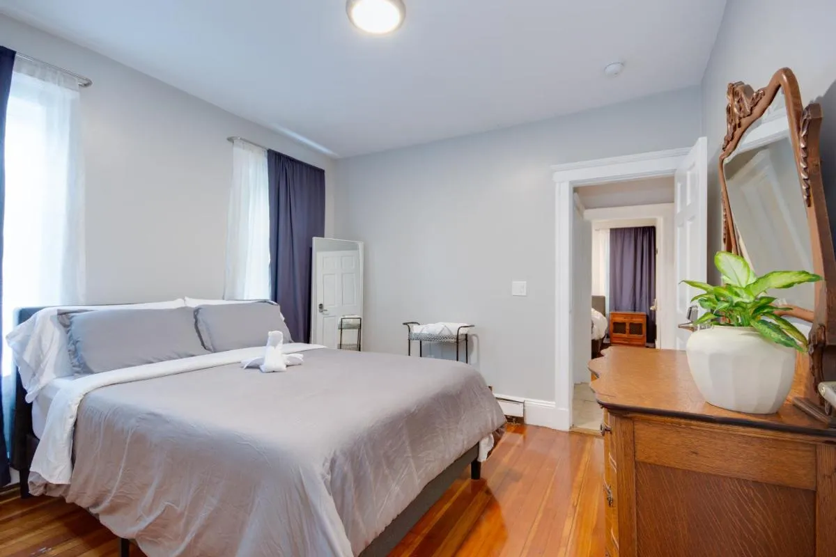 Image 3 of Boston Queen Bedroom