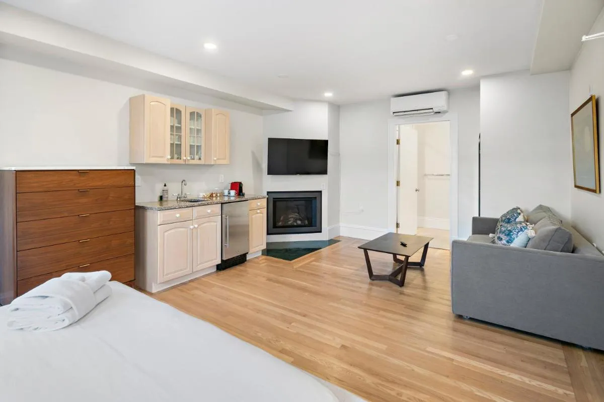 Image 6 of Charlesgate Suites