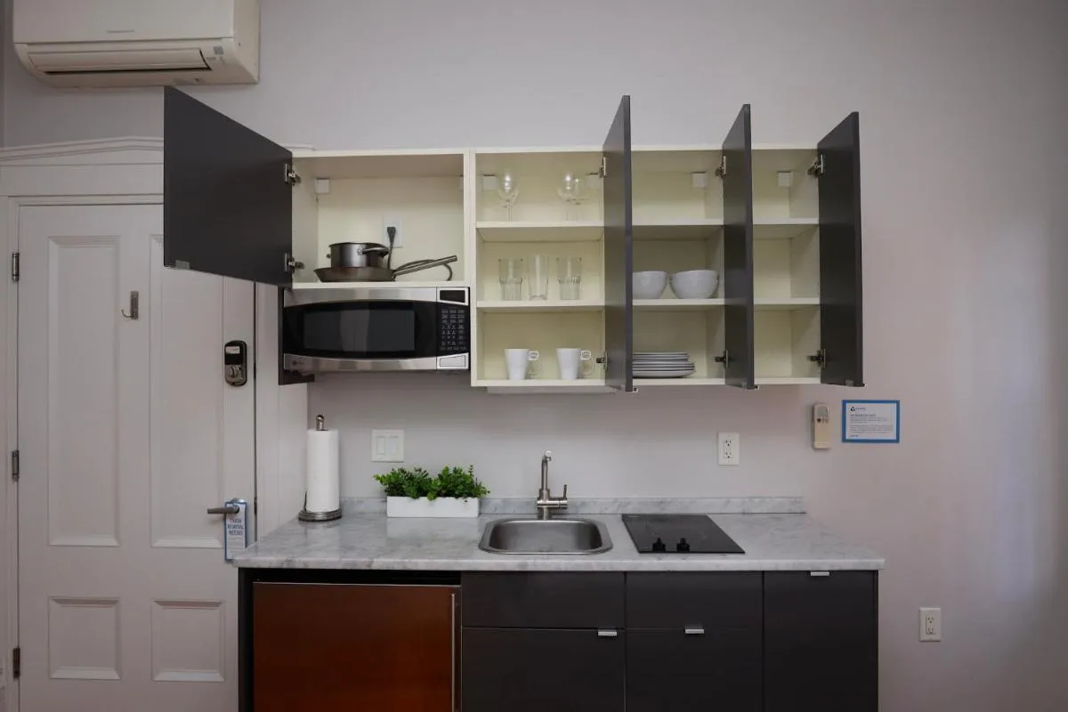 Image 6 of Charming & Stylish Studio on Beacon Hill #9