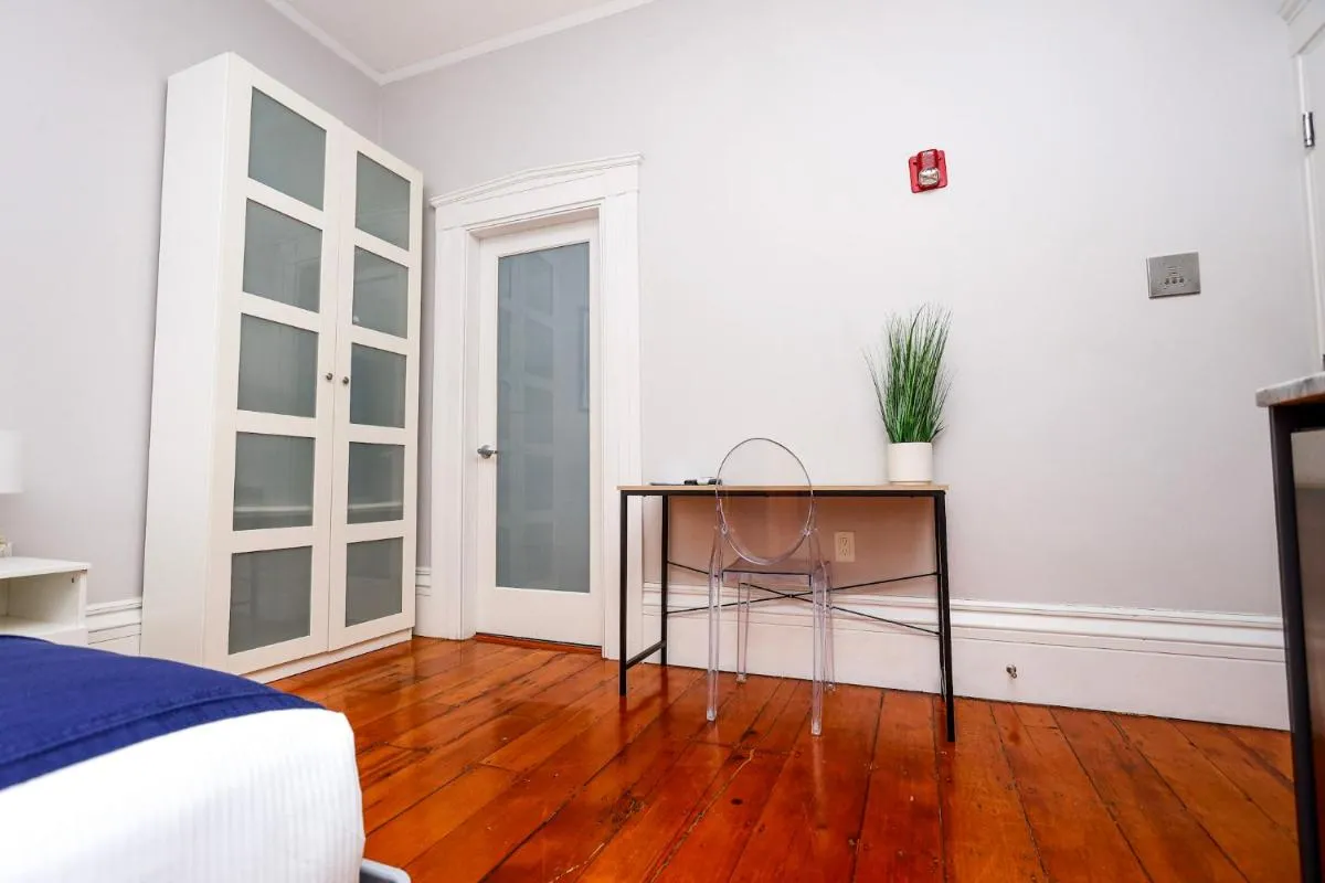 Image 2 of Charming & Stylish Studio on Beacon Hill #9
