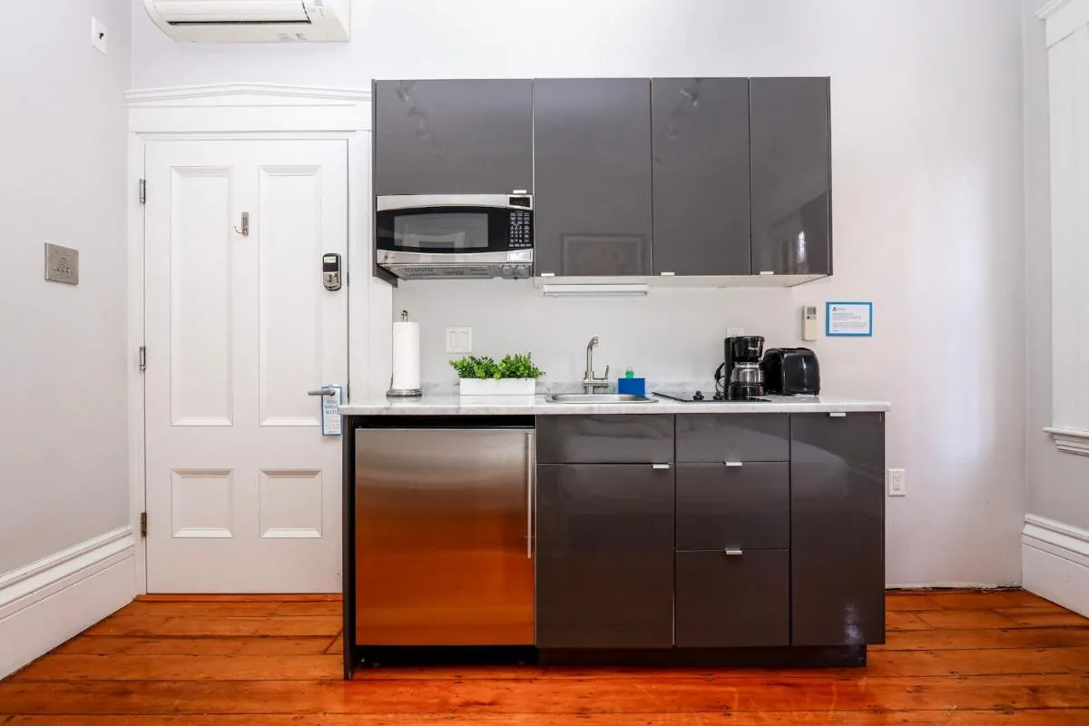 Image 5 of Charming & Stylish Studio on Beacon Hill #9