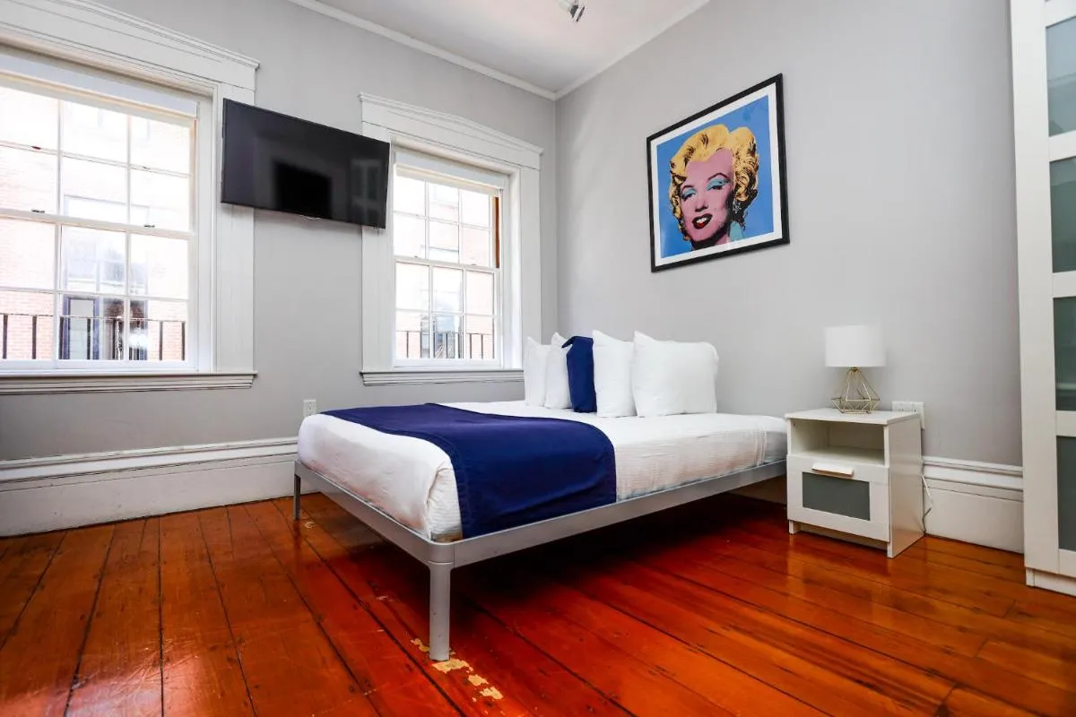 Image 3 of Charming & Stylish Studio on Beacon Hill #9