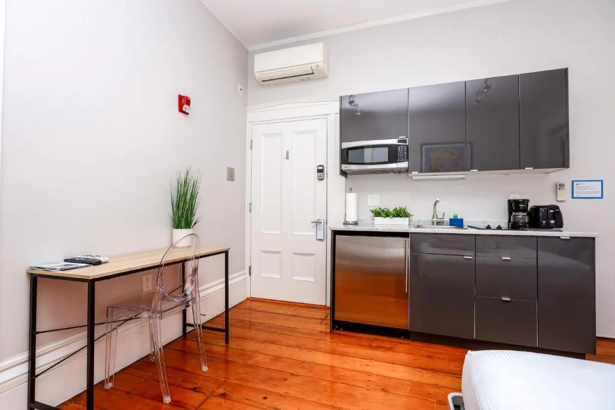 Image 4 of Charming & Stylish Studio on Beacon Hill #9