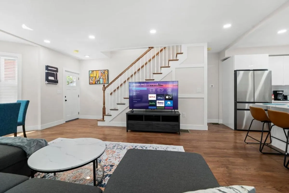 Image 6 of Luxe 3BD 2BA apt close to Downtown w Free Parking