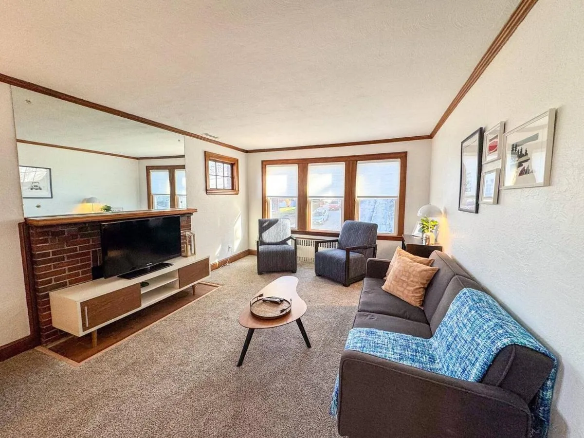 Image 1 of Spacious 3 Bed, In Unit Laundry, Central Air