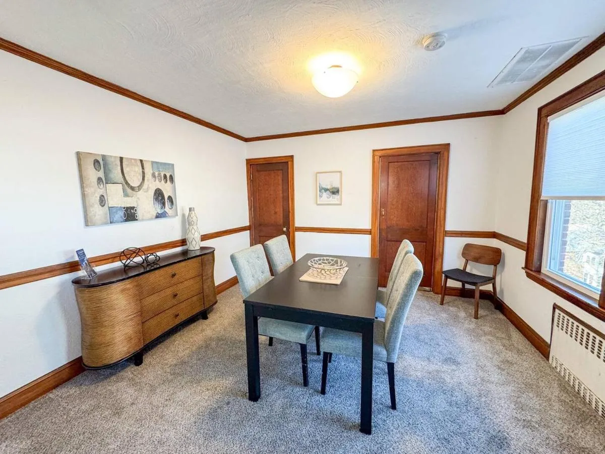 Image 2 of Spacious 3 Bed, In Unit Laundry, Central Air