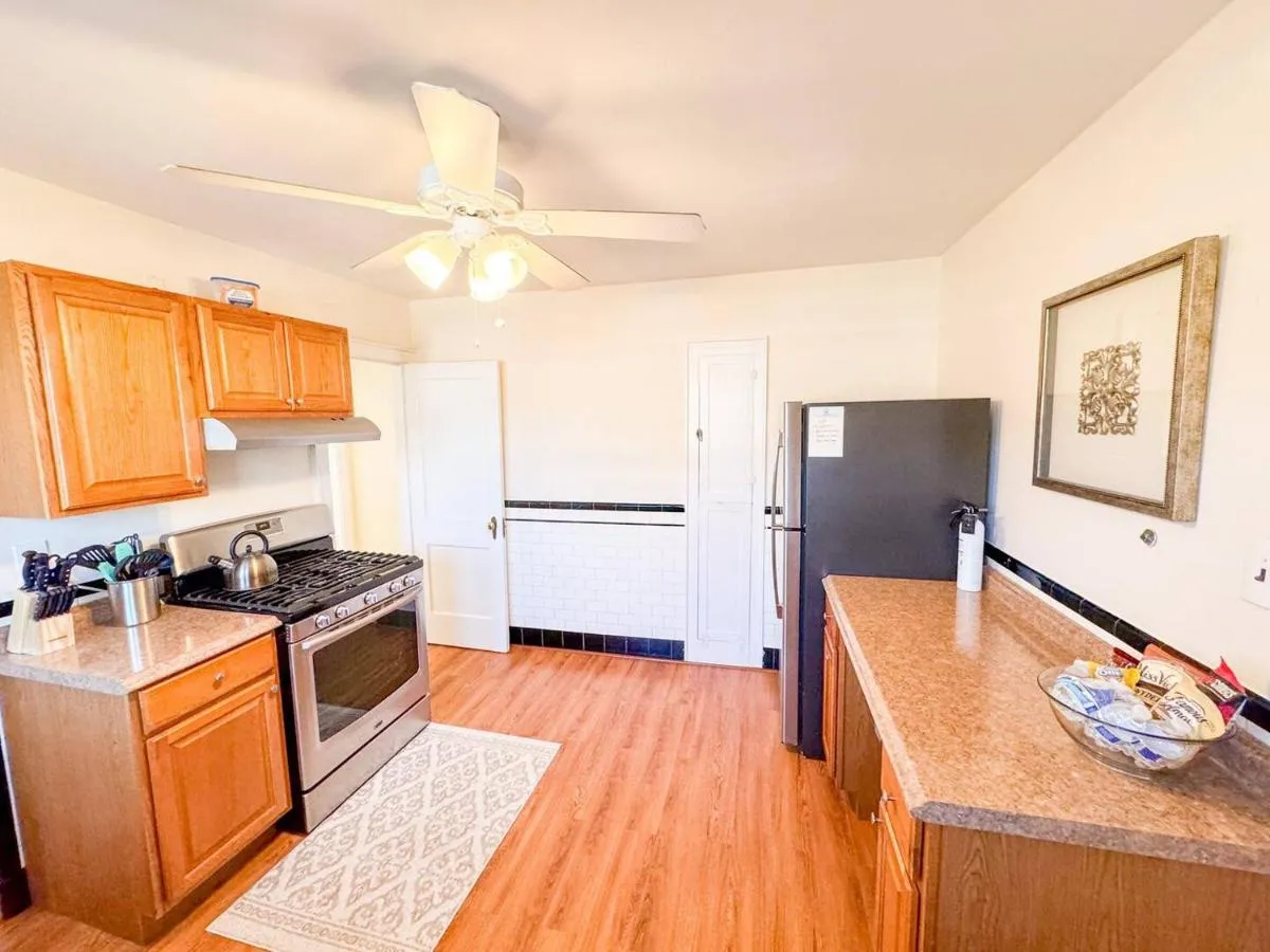 Image 5 of Spacious 3 Bed, In Unit Laundry, Central Air