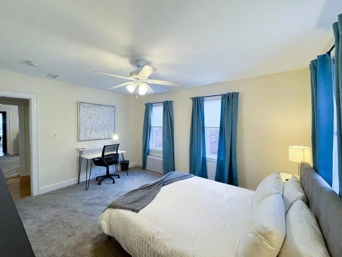Image 6 of Spacious 3 Bed, In Unit Laundry, Central Air