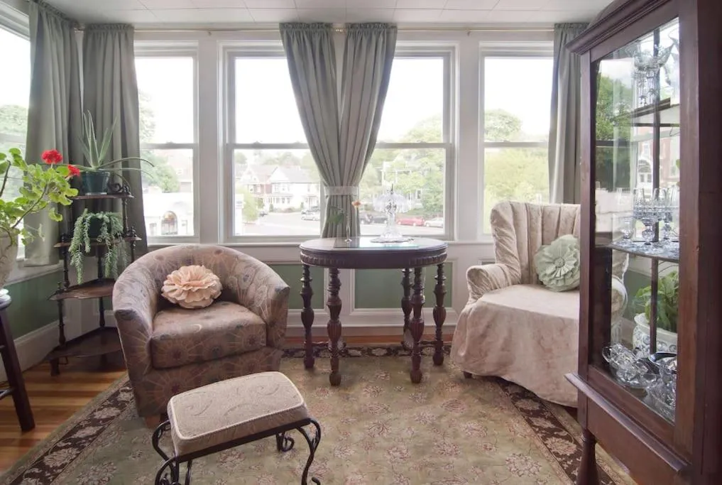 Image 4 of Victorian Condo