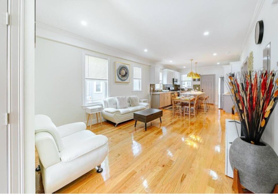 82-Newly renovated, luxury apartment in Boston